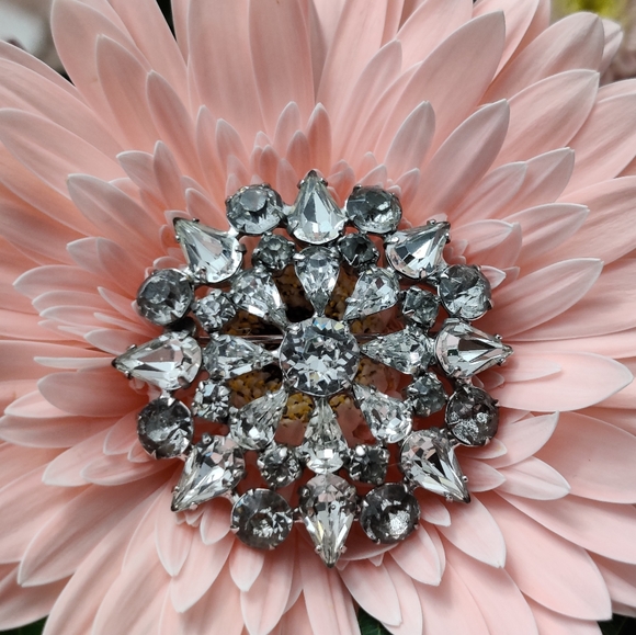 Vintage Joseph Wiener Crystal Brooch - Picture 5 of 12